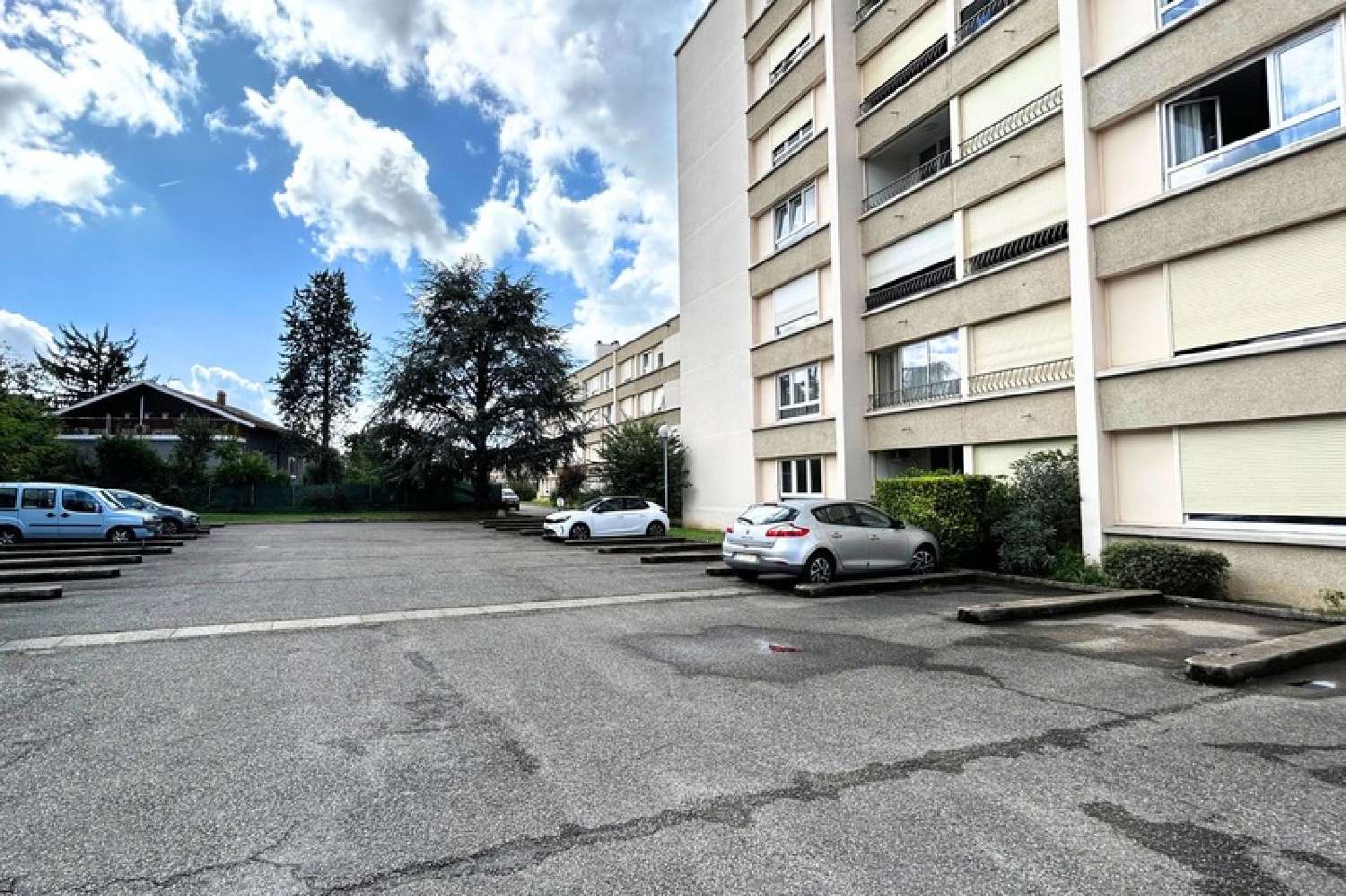  for sale apartment Bron Rhône 2