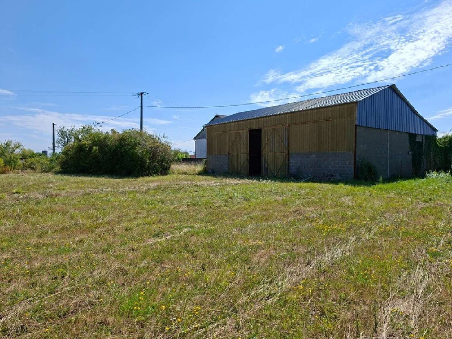  for sale barn Coulombiers Sarthe 1
