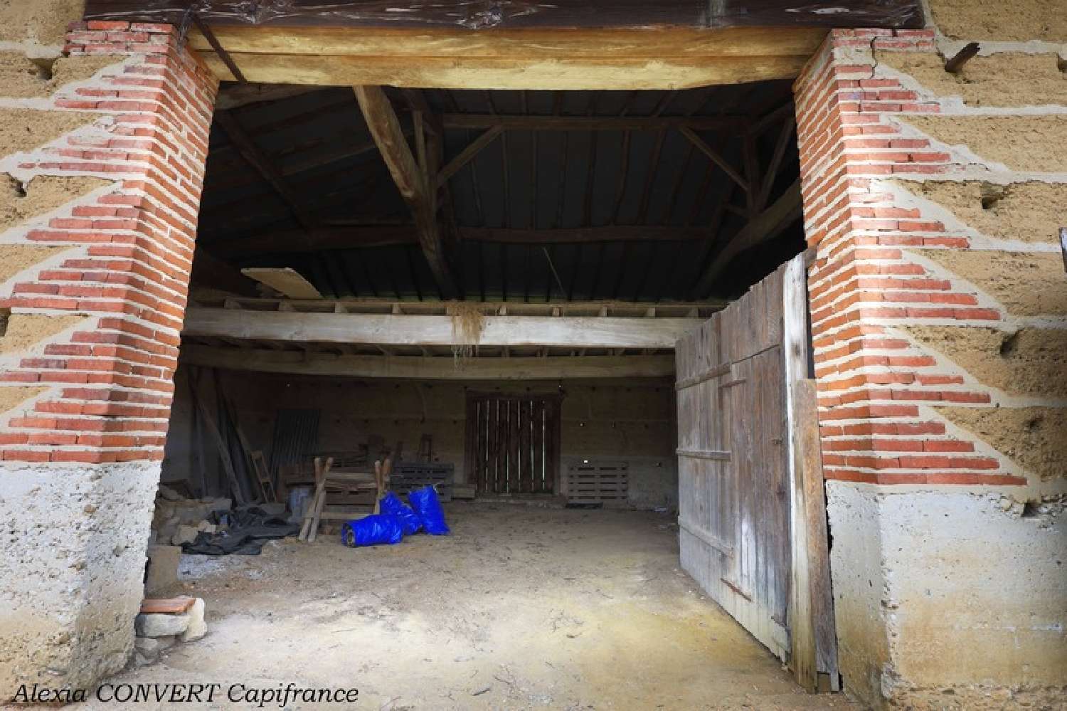  for sale barn Vandeins Ain 6