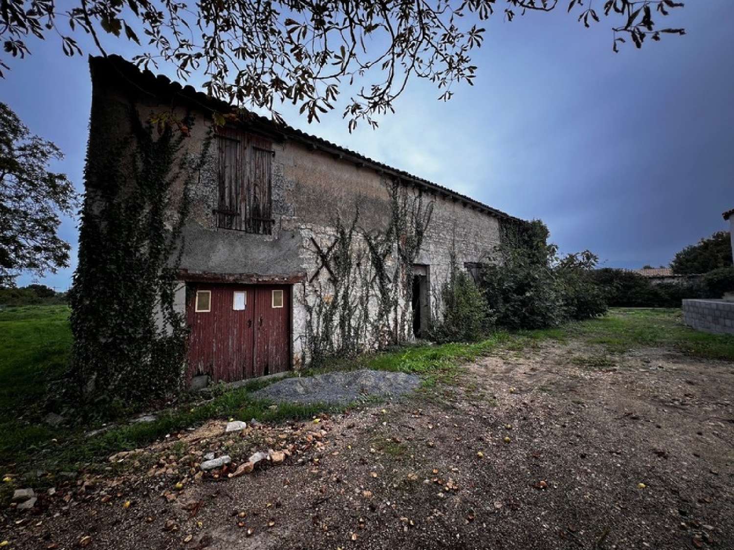  te koop schuur Vouhé Charente-Maritime 1