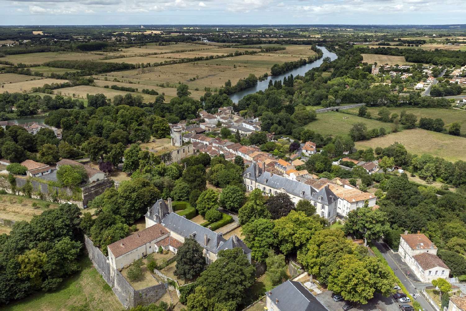  te koop kasteel Saintes Charente-Maritime 2