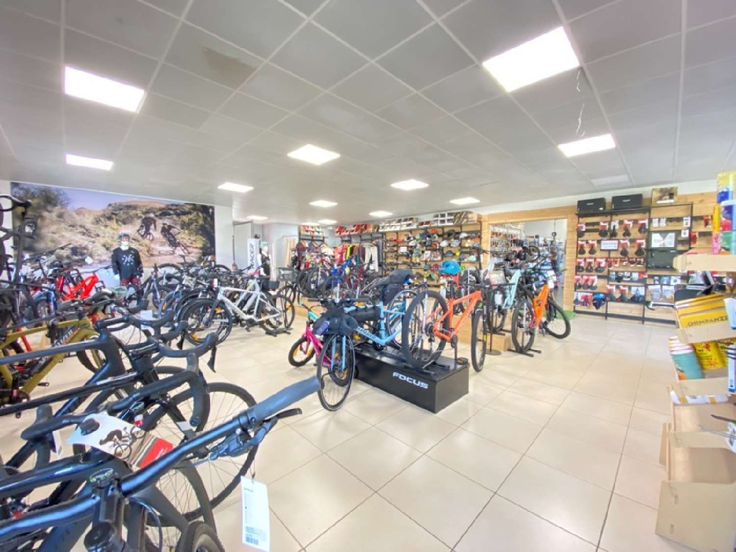  en venta local comercial Aix-en-Provence Bocas del Ródano 1