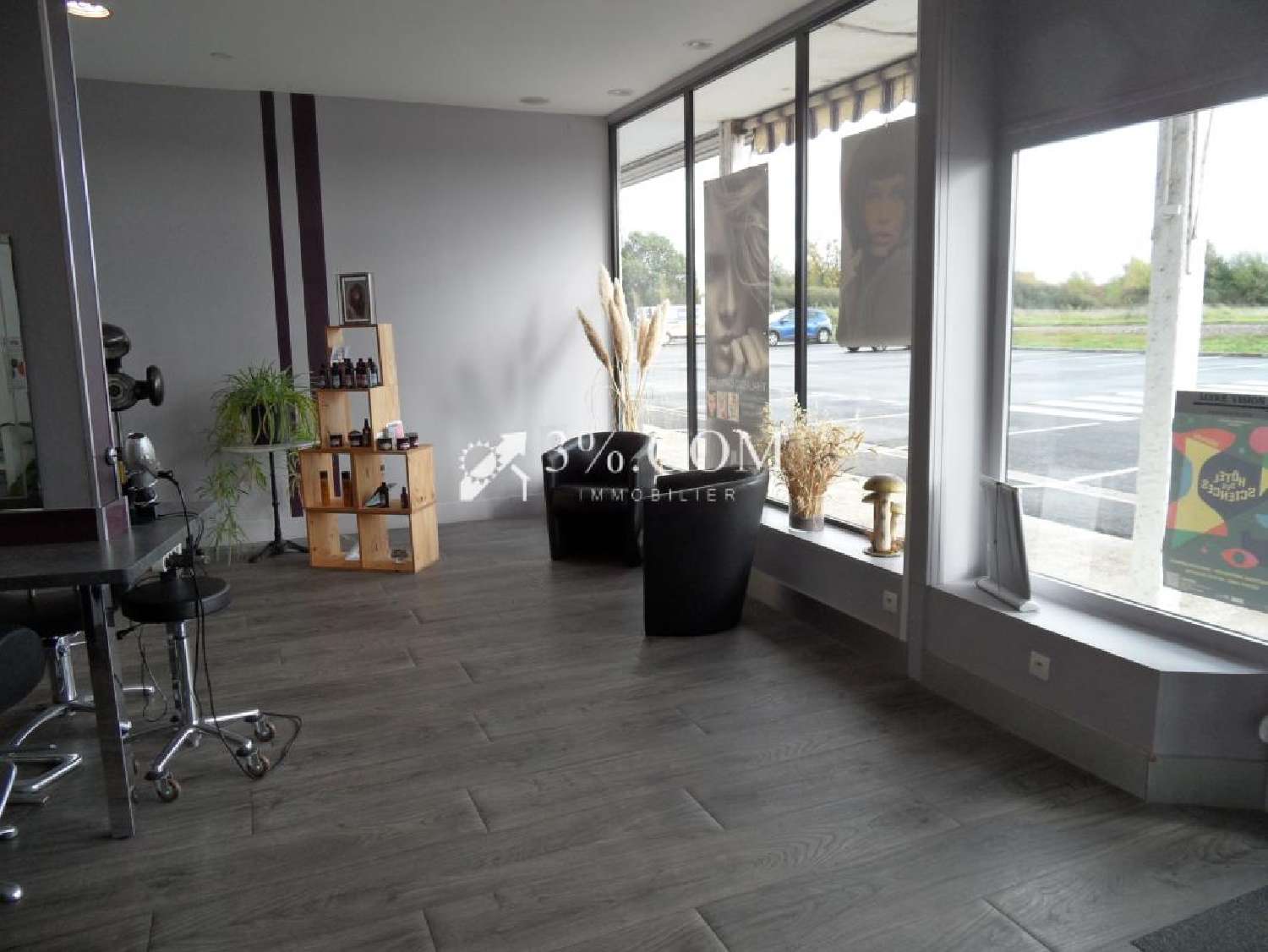  te koop bedrijfsruimte/ kantoor Jardres Vienne 1