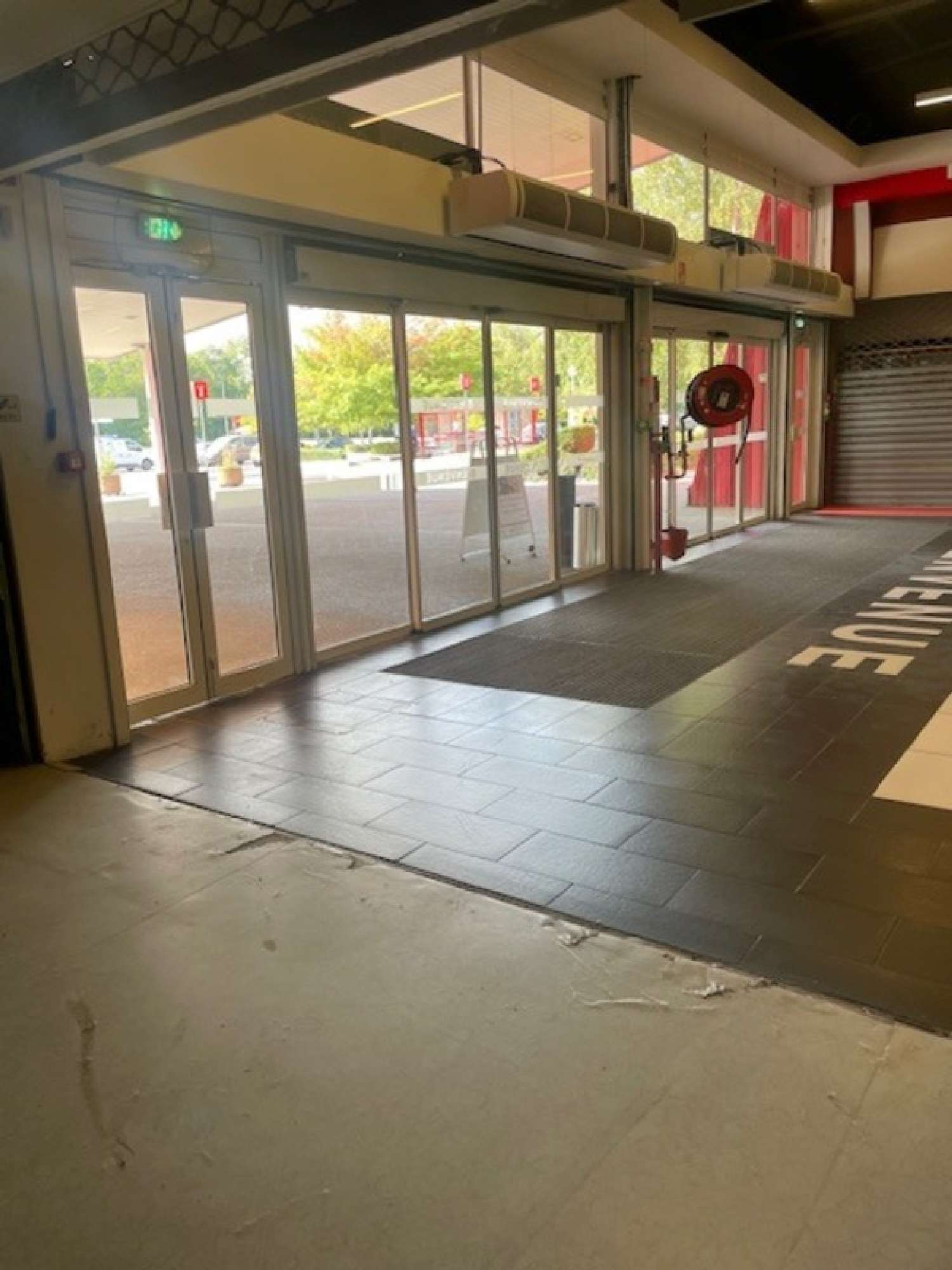 à vendre commerce Laloubère Hautes-Pyrénées 2