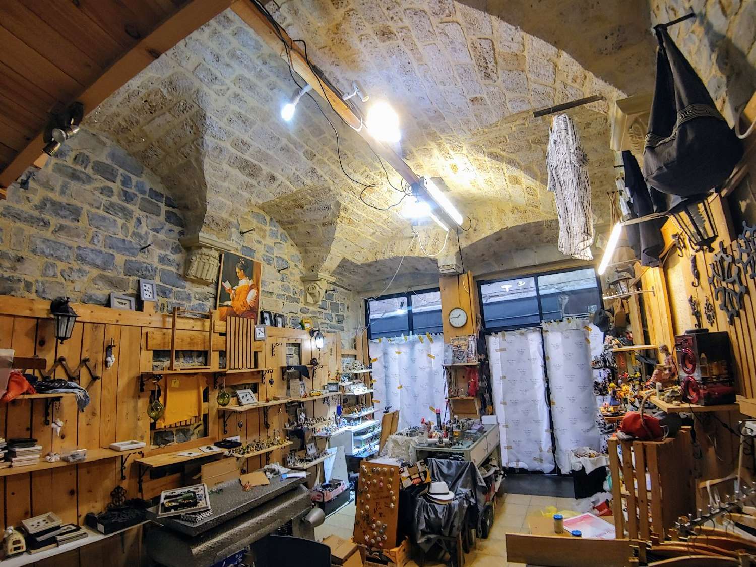  te koop bedrijfsruimte/ kantoor Millau Aveyron 3