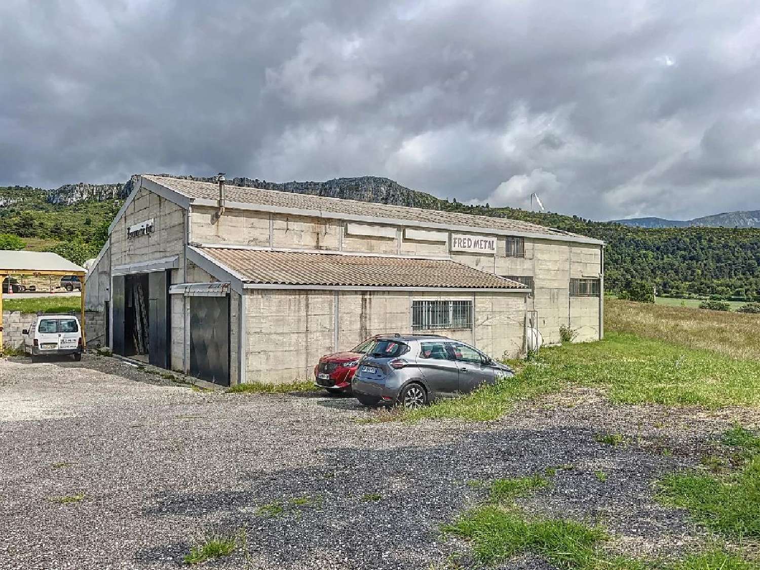 à vendre commerce Peyroules Alpes-de-Haute-Provence 2