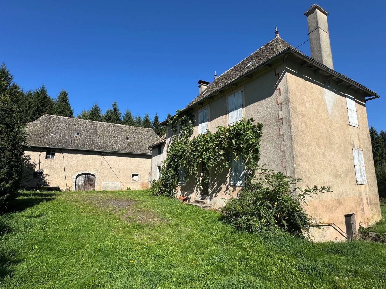 for sale farm Montsalvy Cantal 2