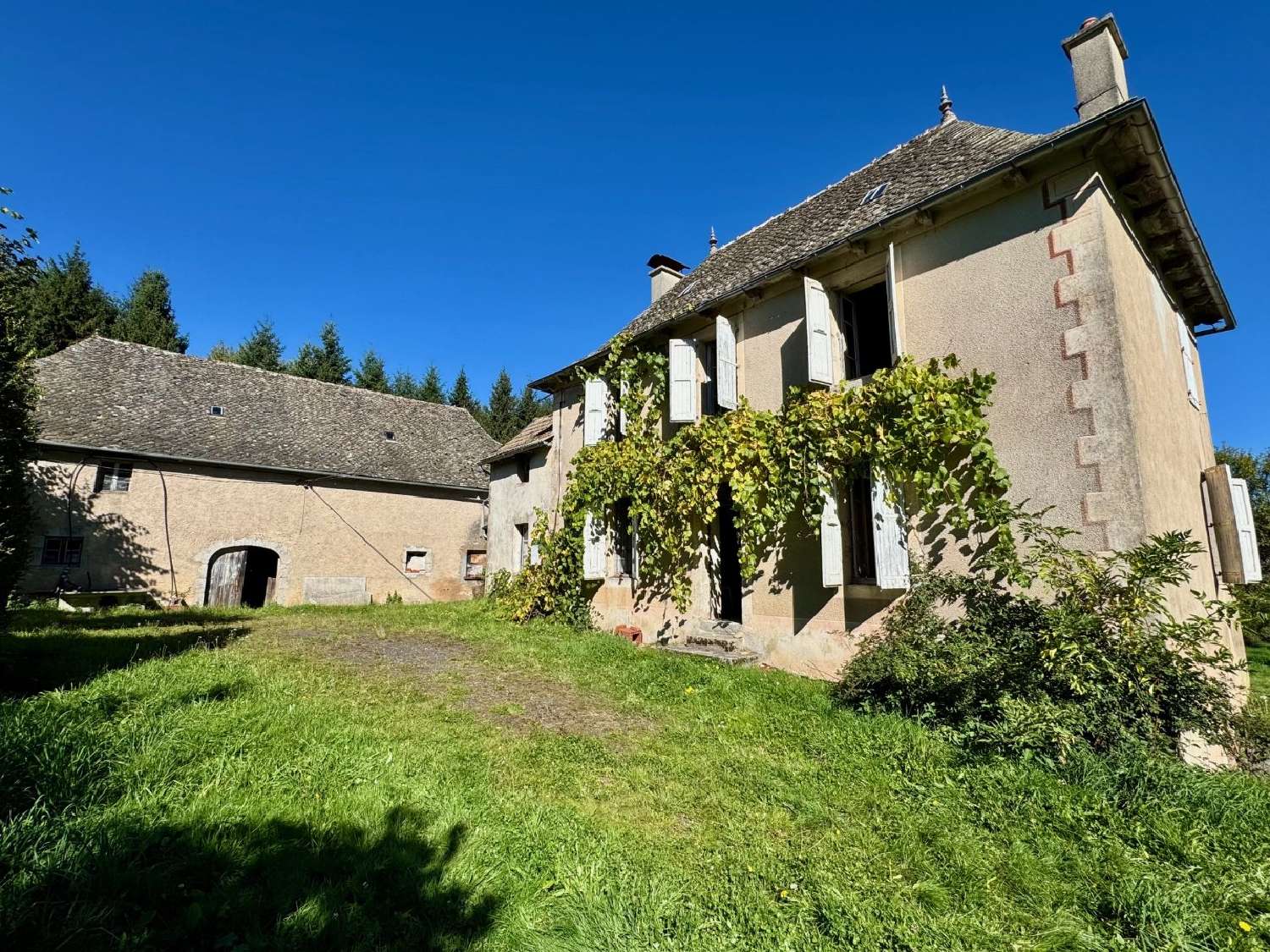  for sale farm Montsalvy Cantal 2