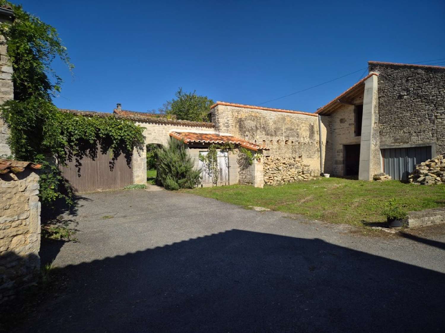  kaufen Bauernhof Nanclars Charente 2