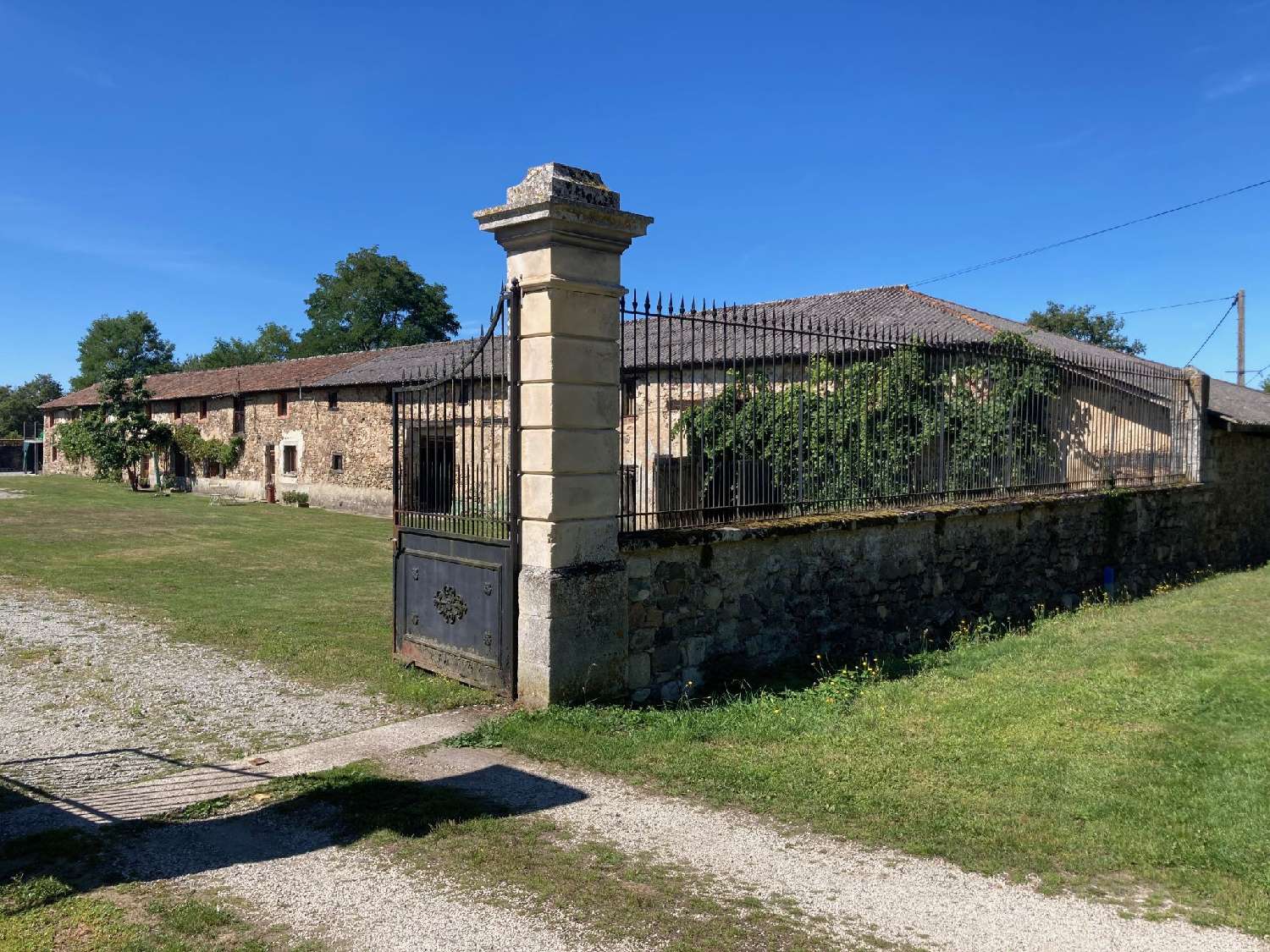  for sale house Asnières-sur-Blour Vienne 1