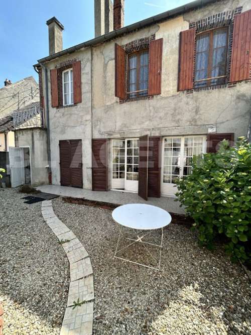 Brienon-sur-Armançon Yonne huis foto 7155835