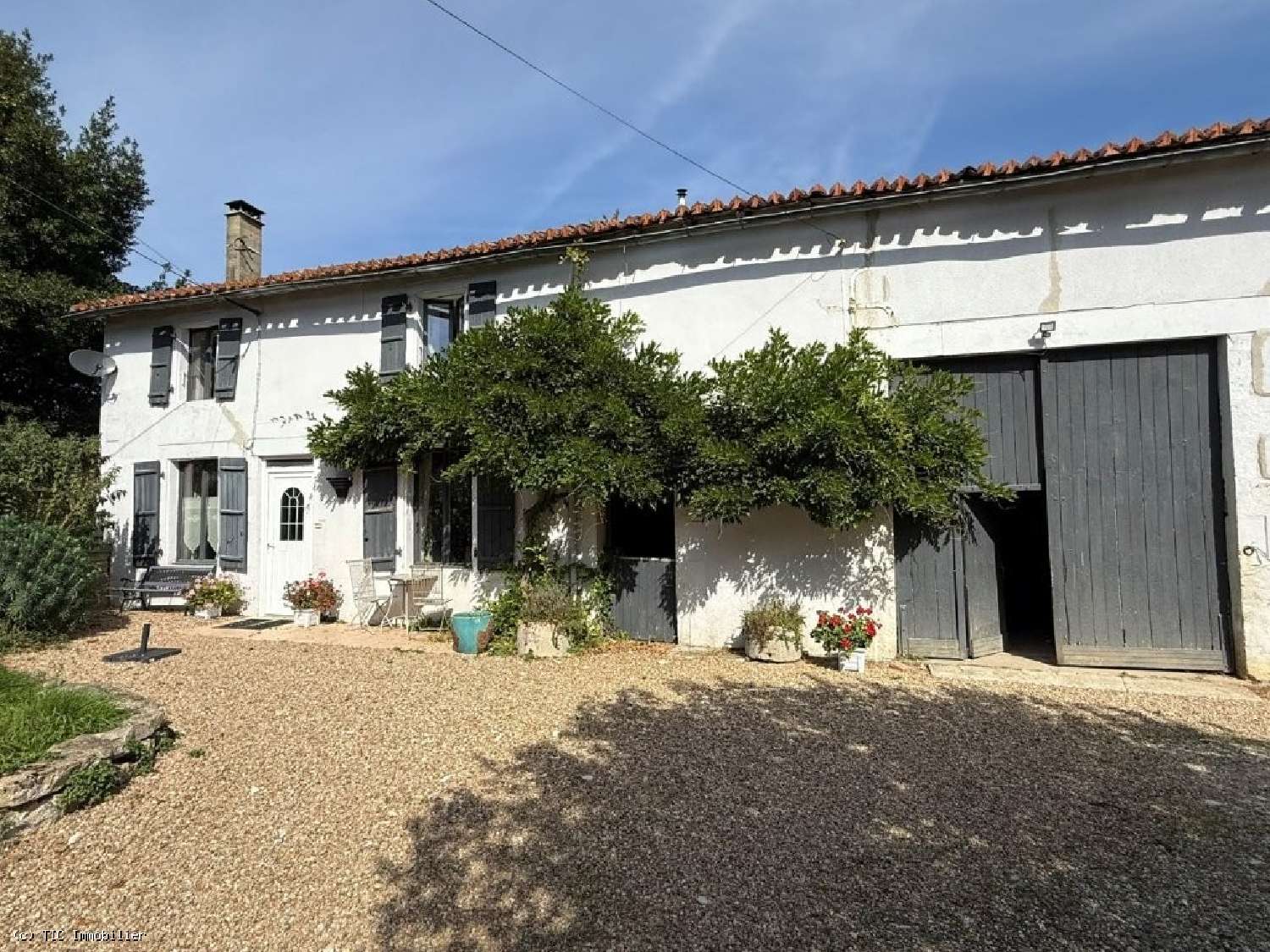  à vendre maison Champagne-Mouton Charente 2