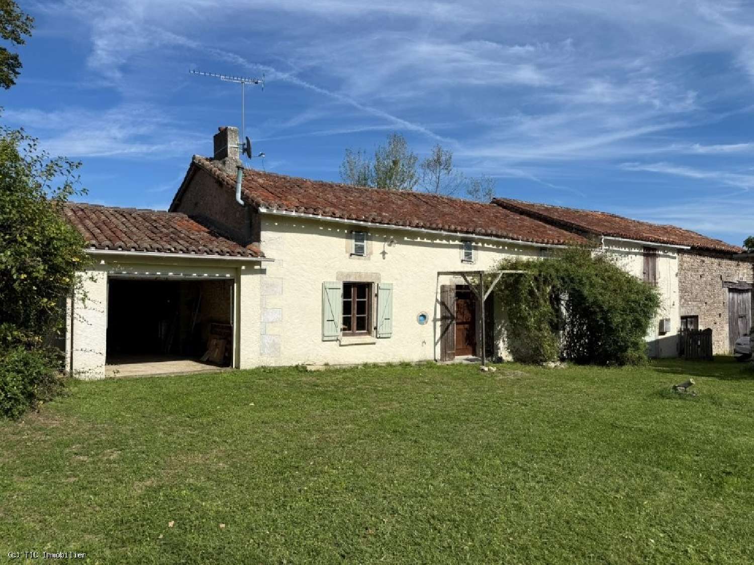 te koop huis Champagne-Mouton Charente 2