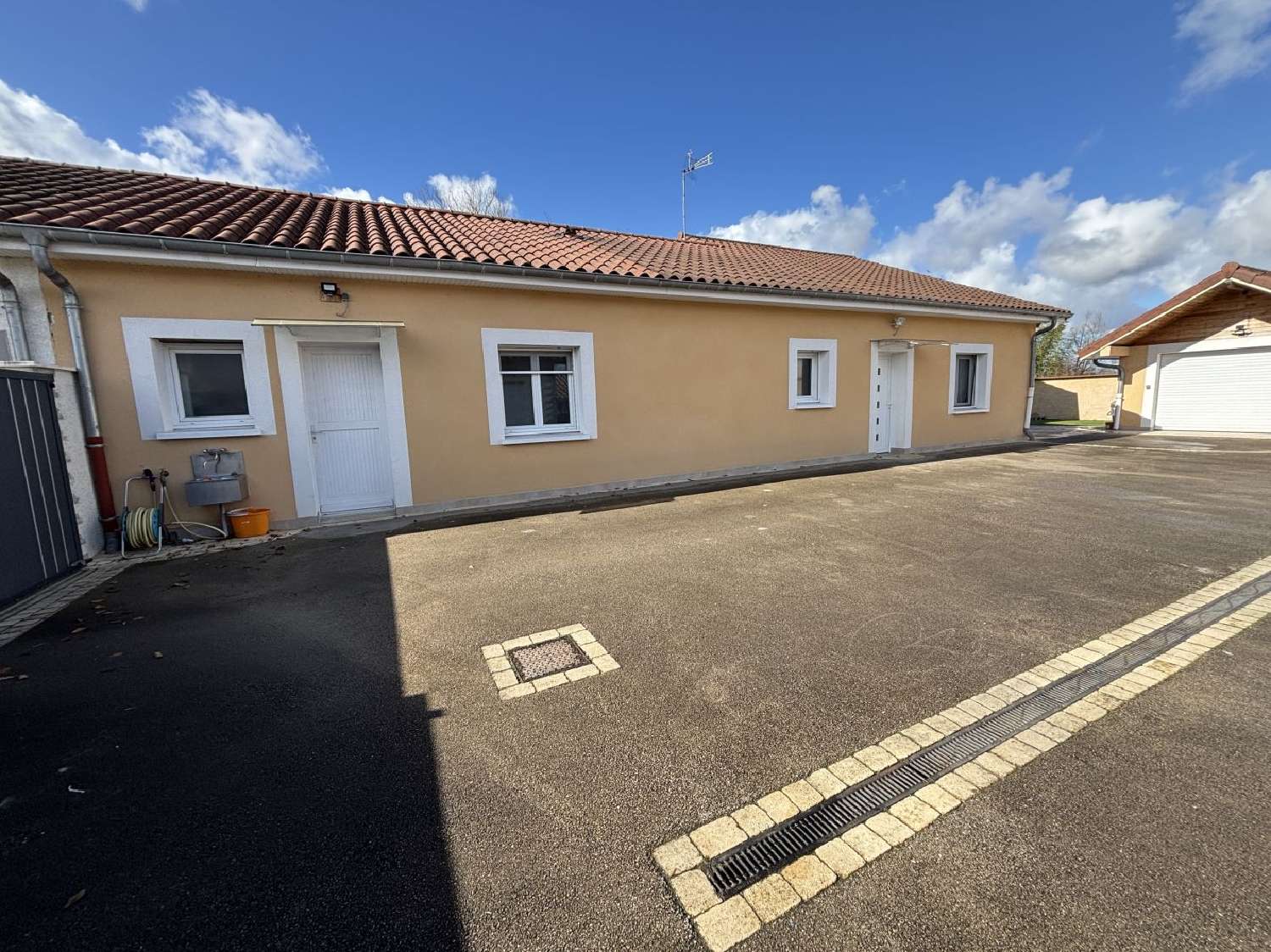 te koop huis Chevroux Ain 1