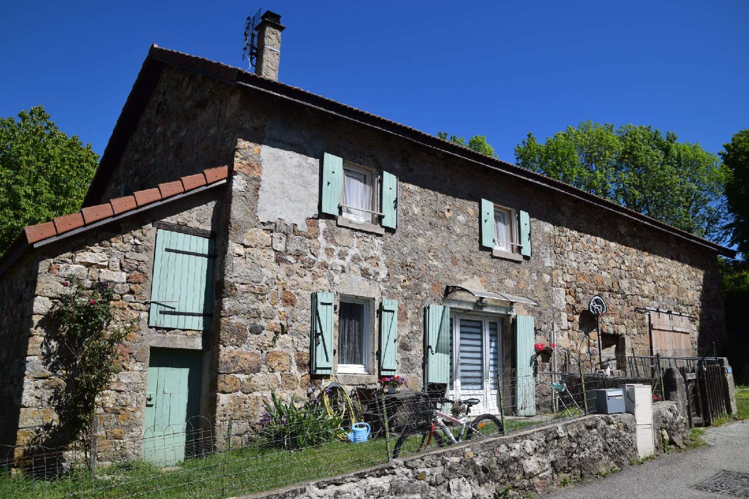  à vendre maison Le Lac-d'Issarlès Ardèche 1