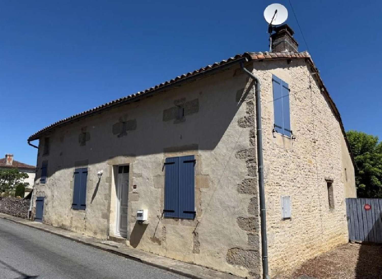  for sale house Nanteuil-en-Vallée Charente 1