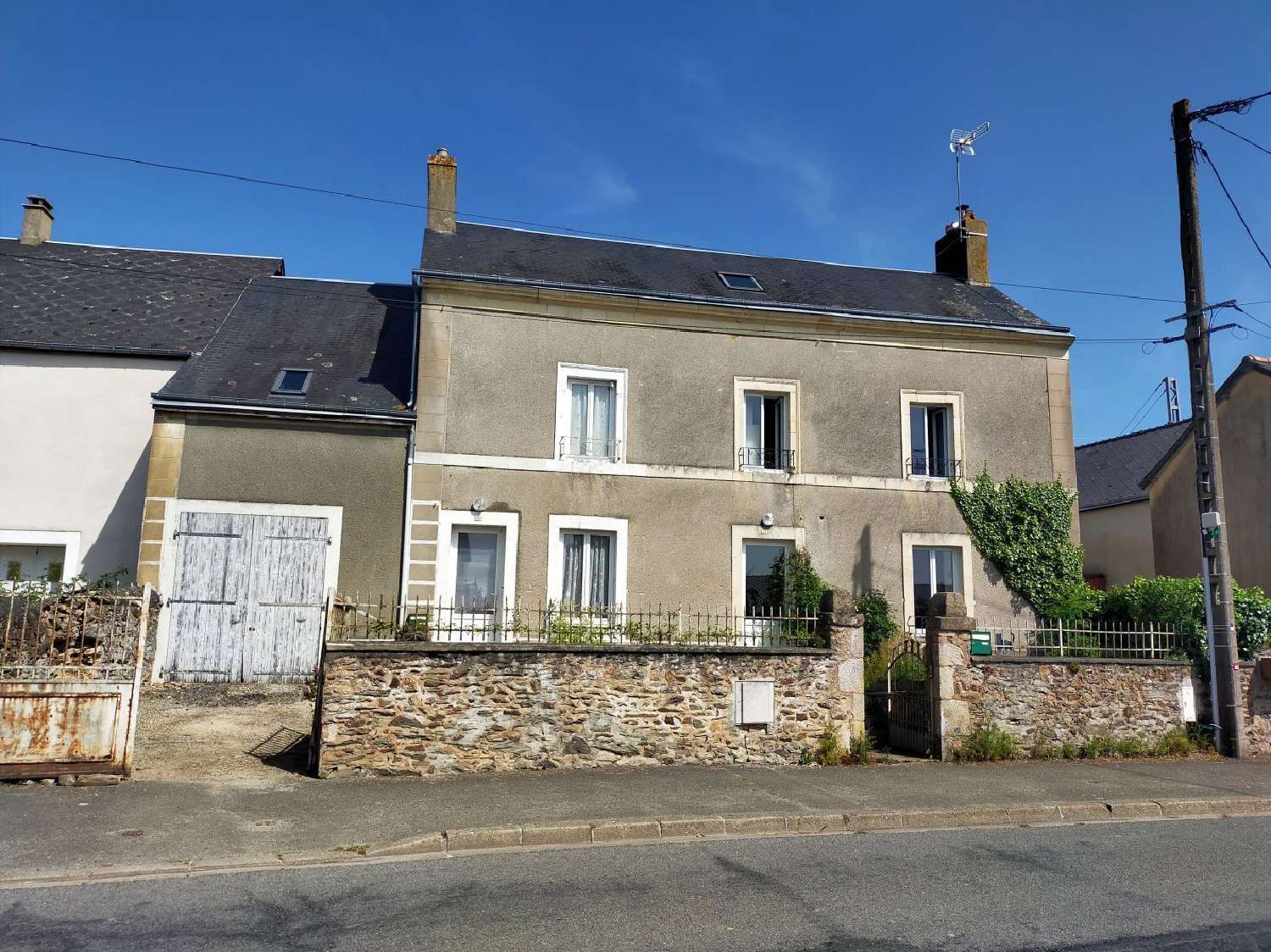  for sale house Sillé-le-Guillaume Sarthe 1