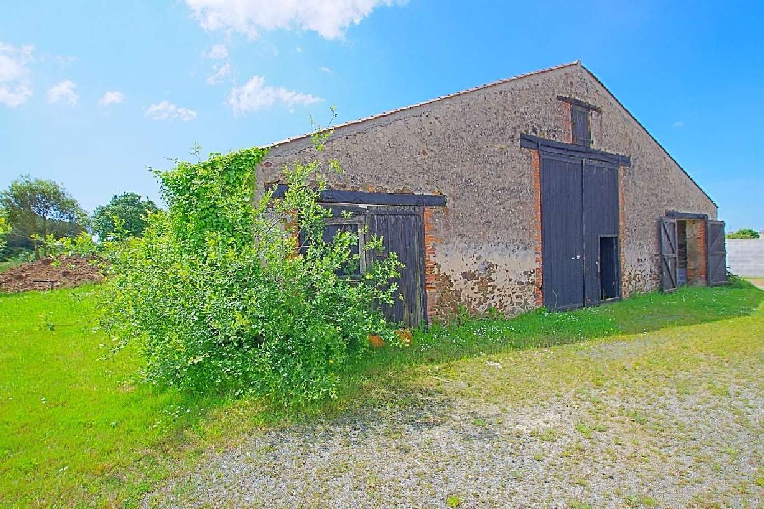  for sale house Vairé Vendée 1