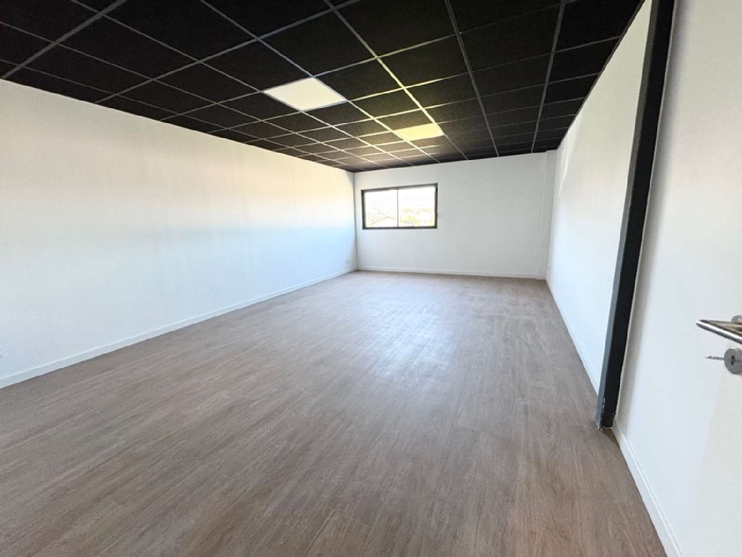  à vendre bureau Francin Savoie 6
