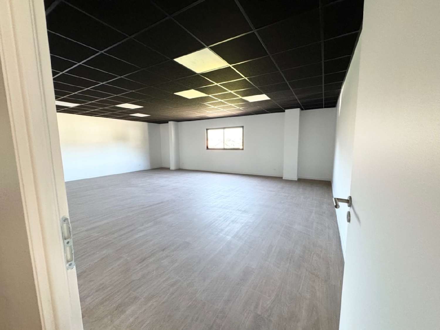  à vendre bureau Francin Savoie 7