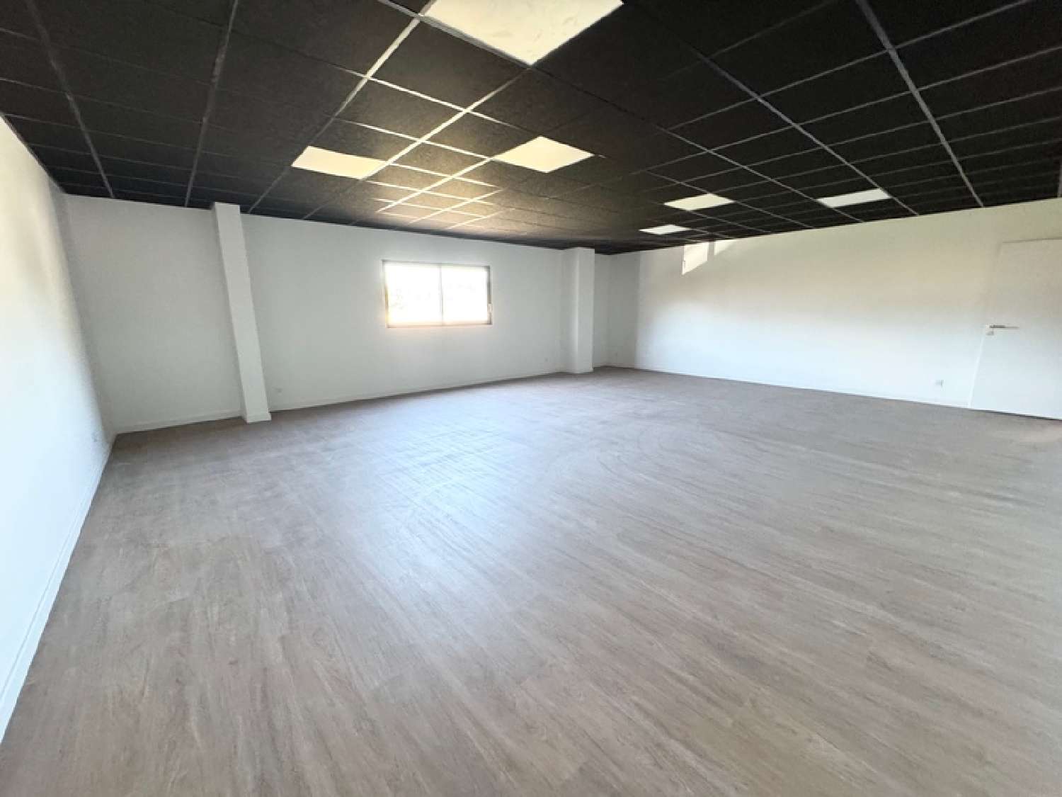  à vendre bureau Francin Savoie 8