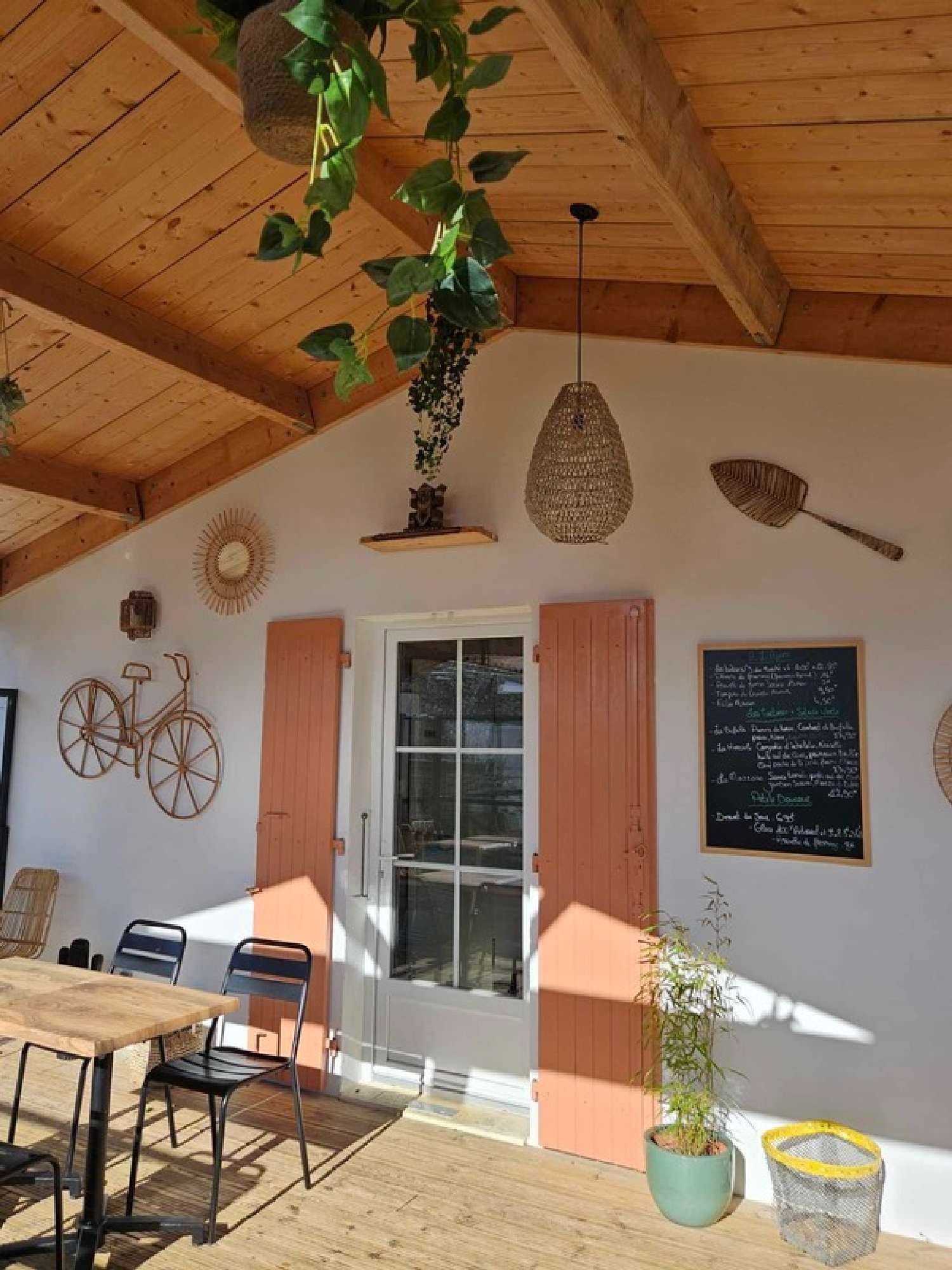  for sale restaurant La Brée-les-Bains Charente-Maritime 1