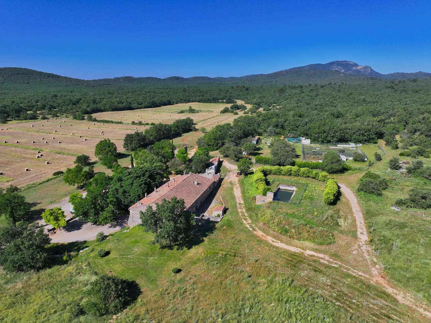 à vendre villa Aix-en-Provence Bouches-du-Rhône 3