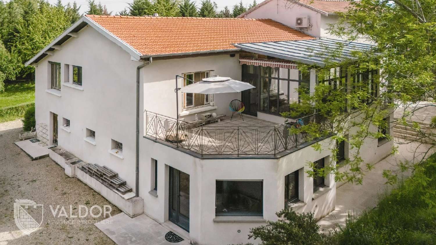  à vendre villa La Tour-de-Salvagny Rhône 2
