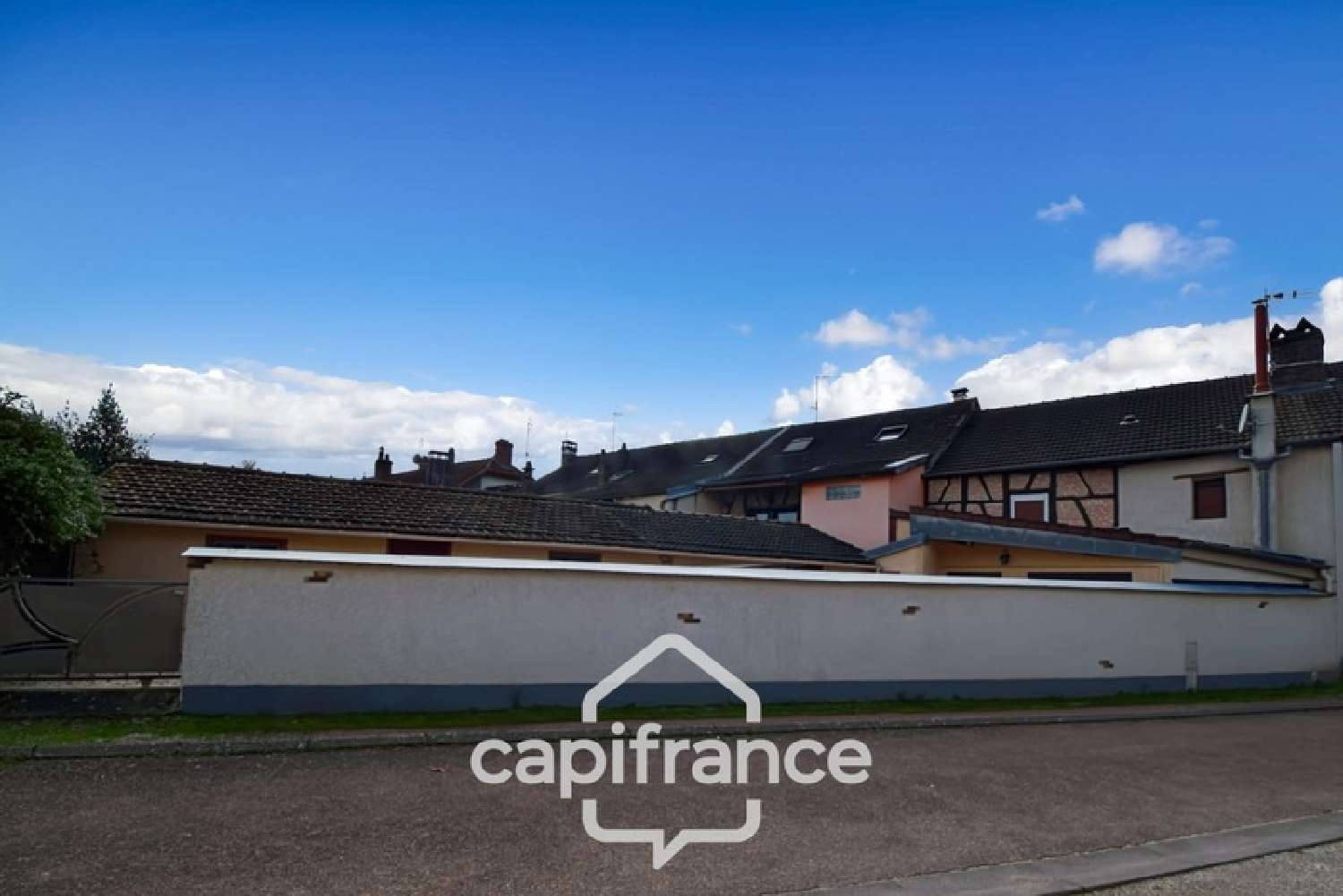  en venta casa de pueblo Saint-Germain-du-Bois Saône-et-Loire 1