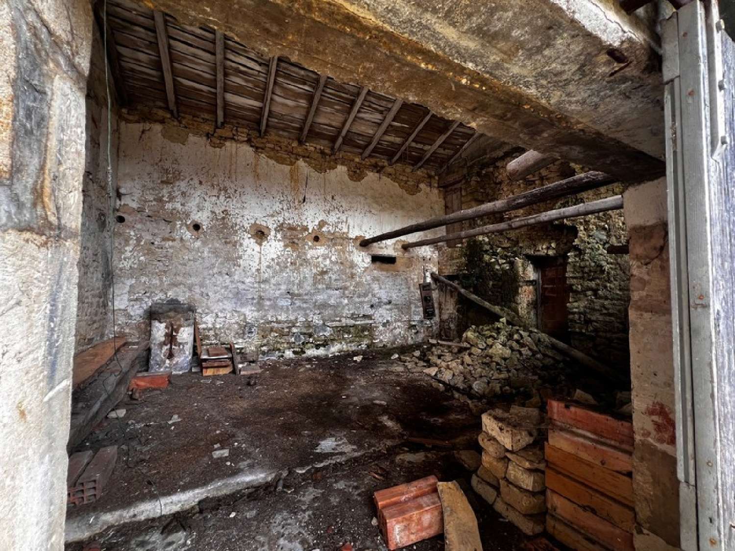 te koop schuur Genouillé Charente-Maritime 6