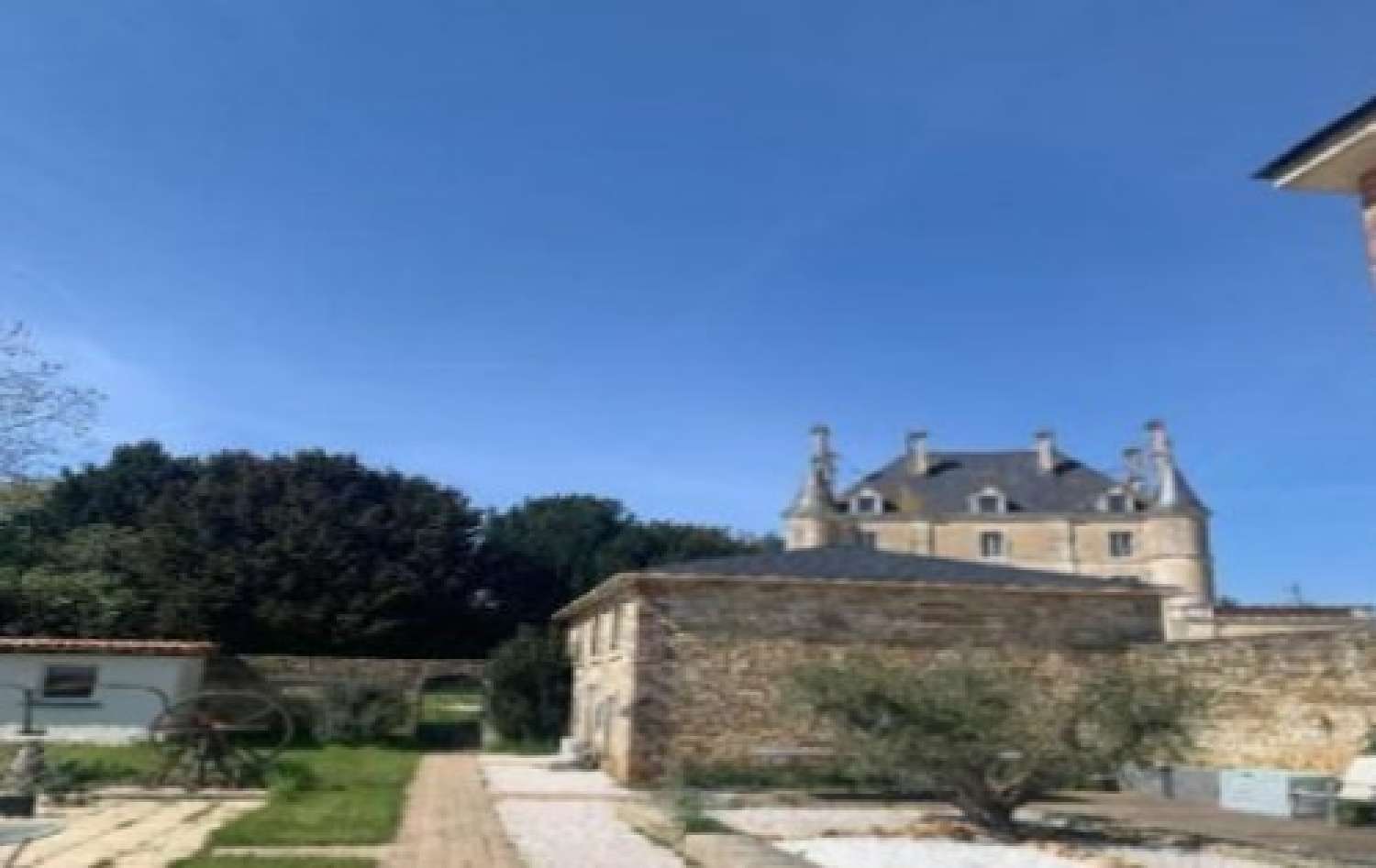 te koop kasteel Chantonnay Vendée 5