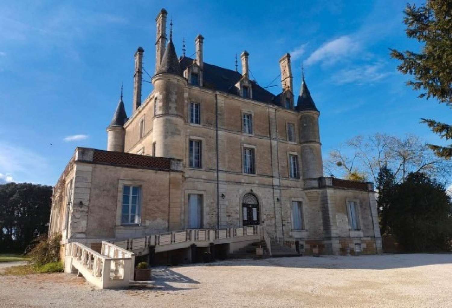 te koop kasteel Chantonnay Vendée 7