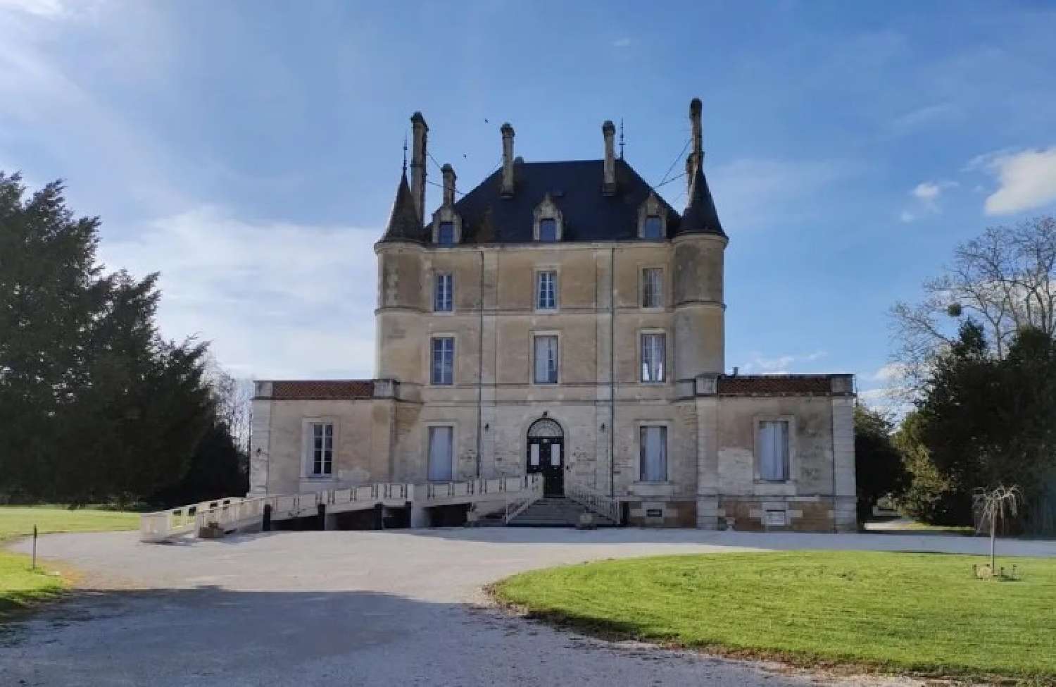 te koop kasteel Chantonnay Vendée 8