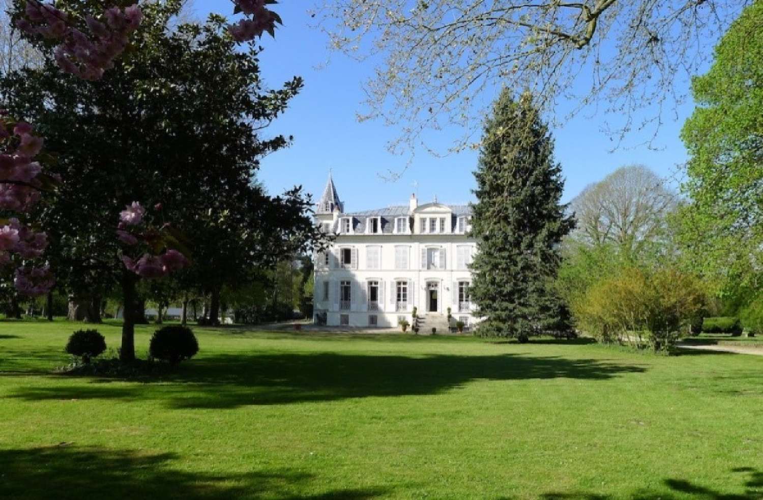 te koop kasteel Chessy Seine-et-Marne 1