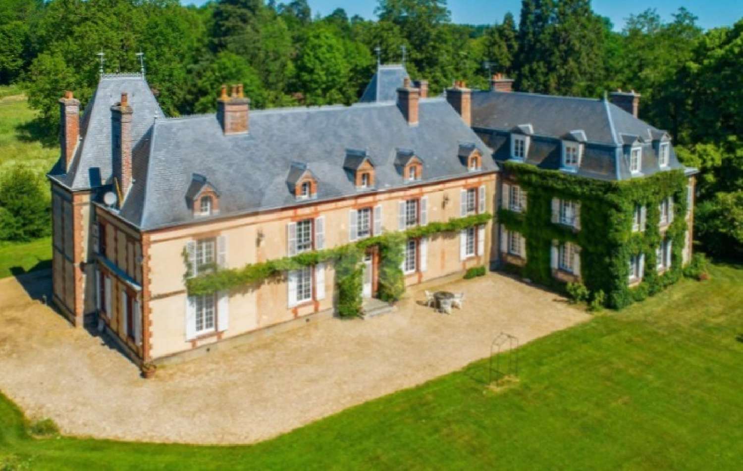  for sale castle Crulai Orne 1