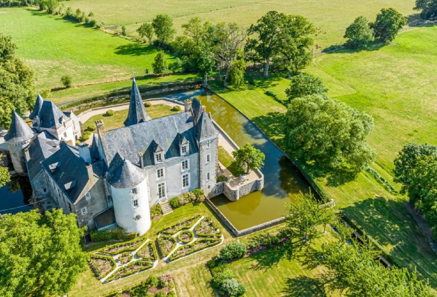  te koop kasteel Le Mans Sarthe 2