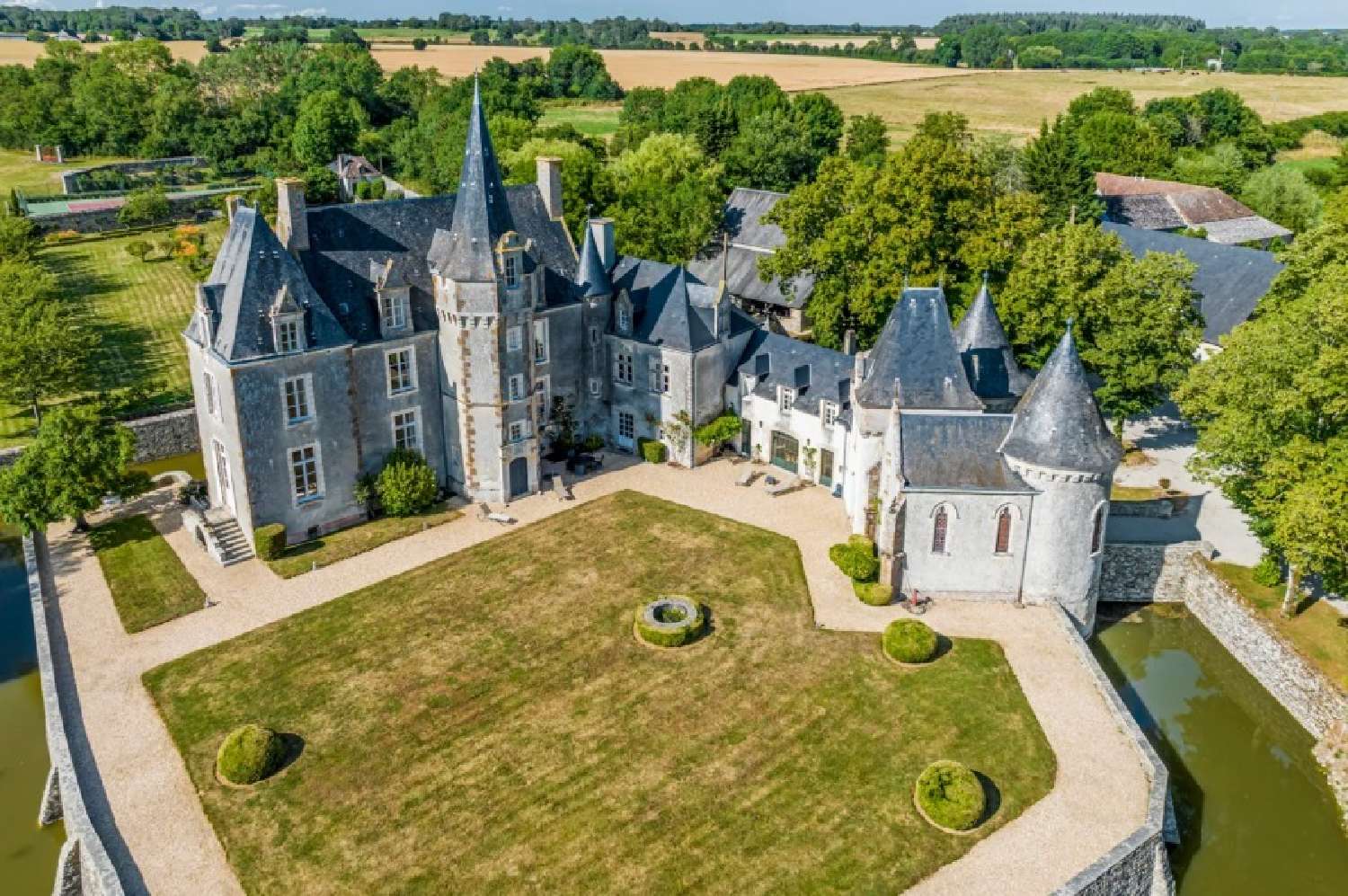  te koop kasteel Le Mans Sarthe 3