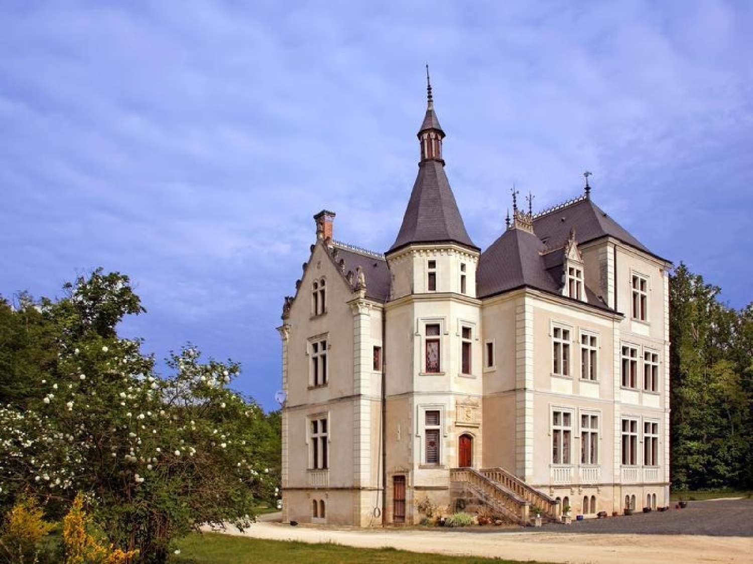 te koop kasteel Tours Indre-et-Loire 1