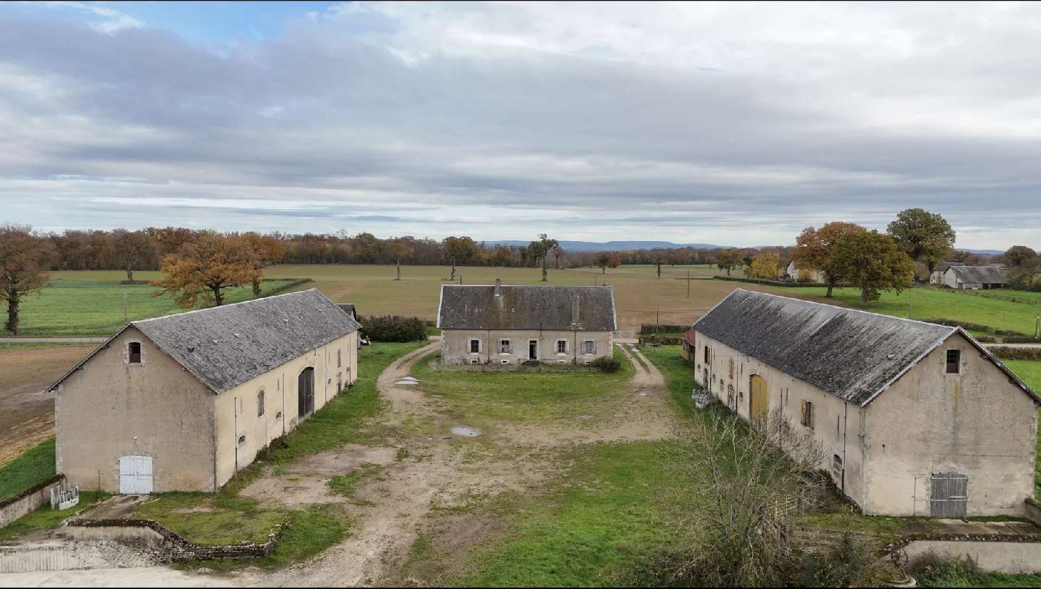 te koop boerderij Bona Nièvre 1