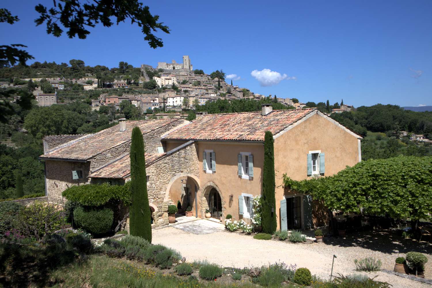 te koop boerderij Lacoste Vaucluse 1