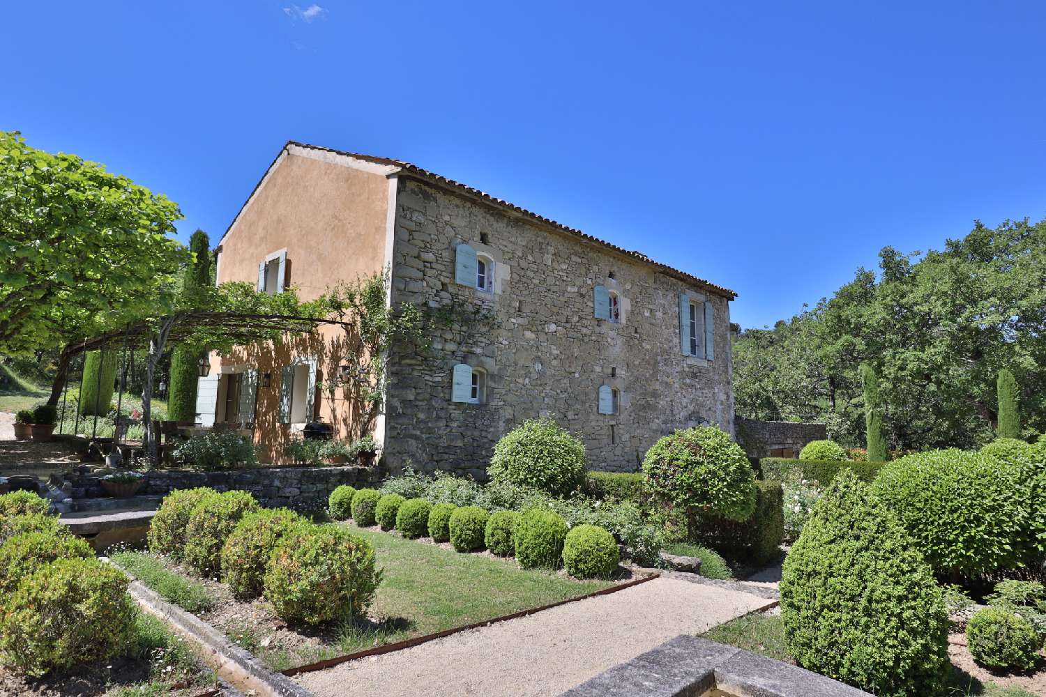 te koop boerderij Lacoste Vaucluse 2