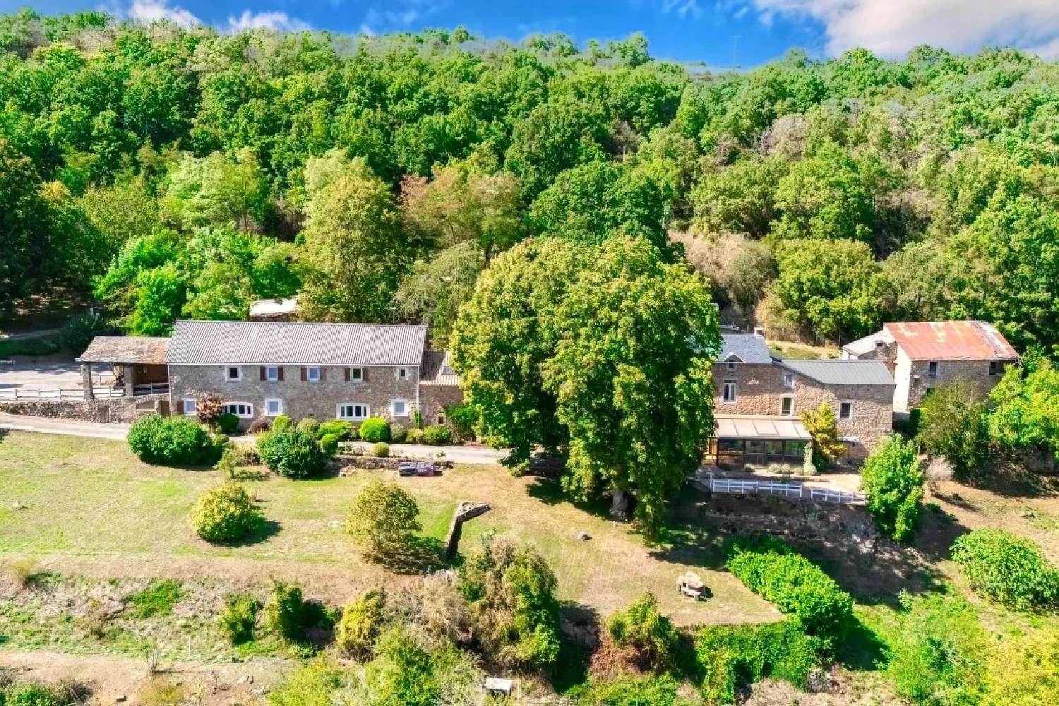 te koop boerderij Sévérac-le-Château Aveyron 2