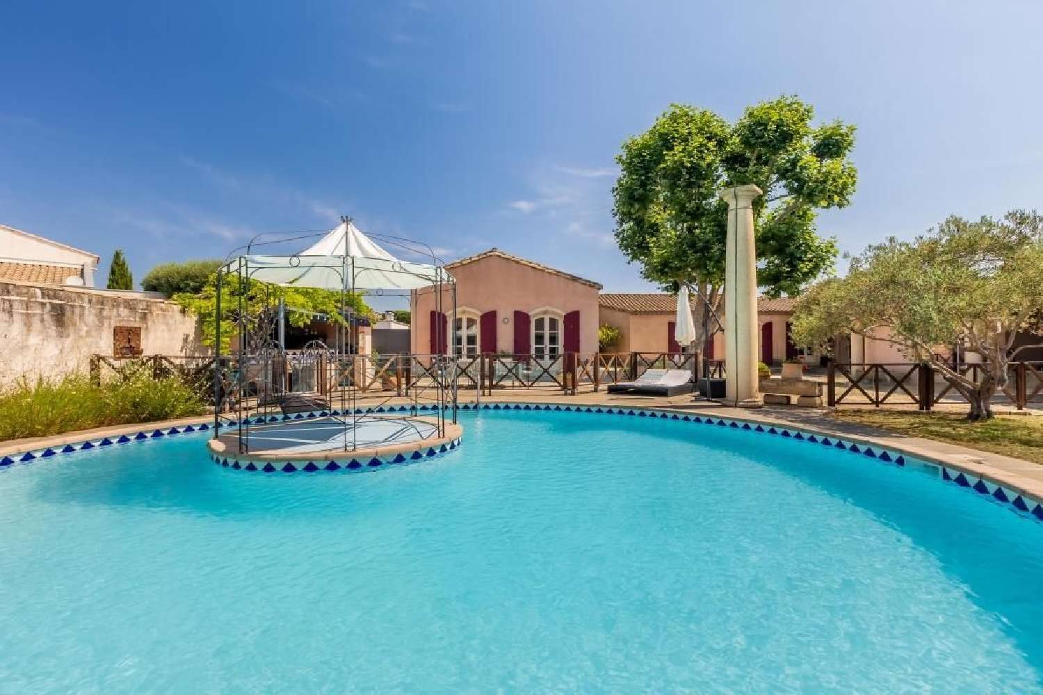 à vendre maison Aigues-Mortes Gard 1