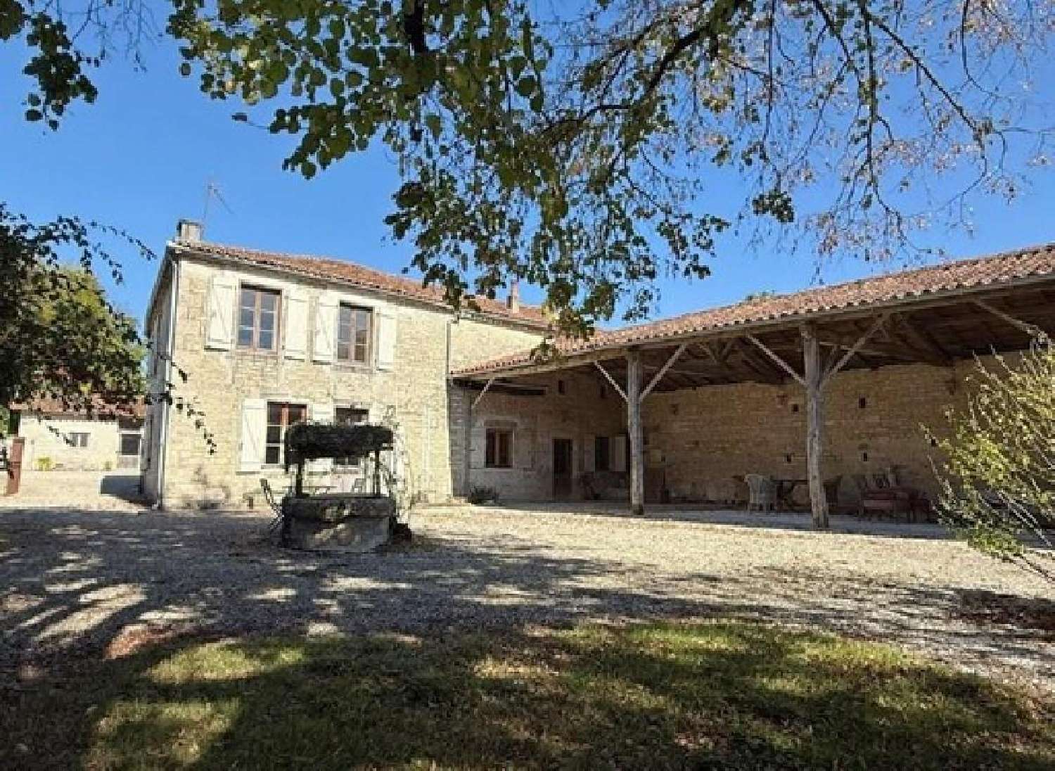  à vendre maison Bioussac Charente 2