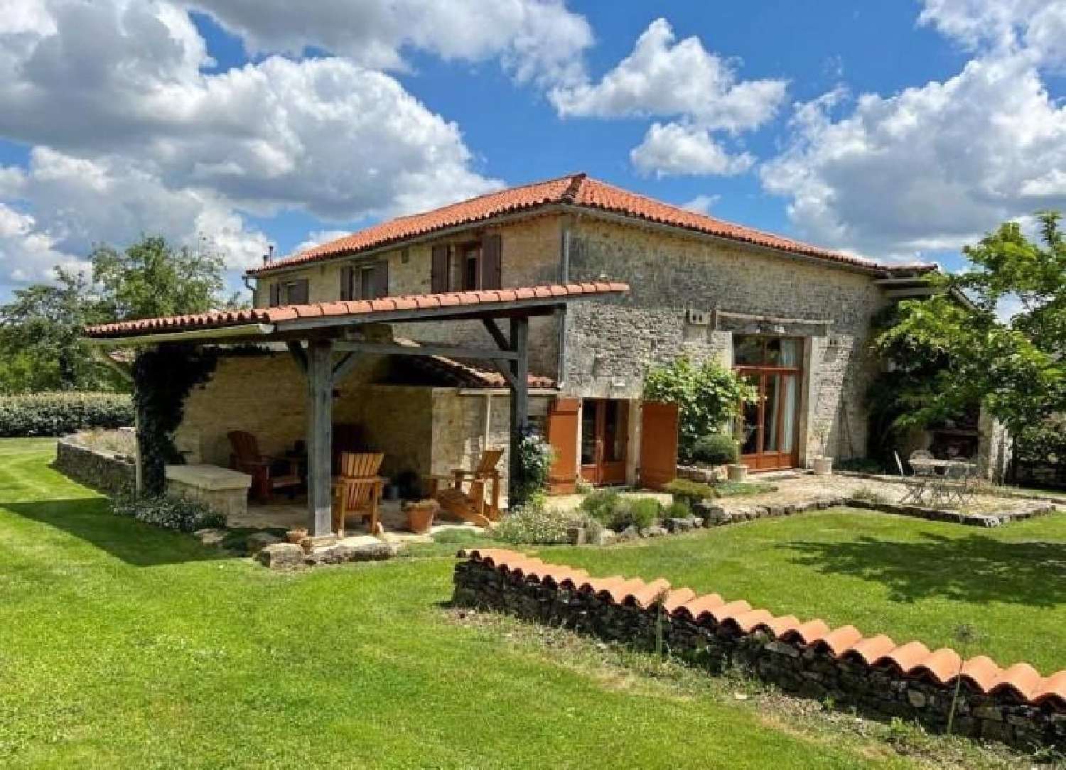  à vendre maison Cellefrouin Charente 1