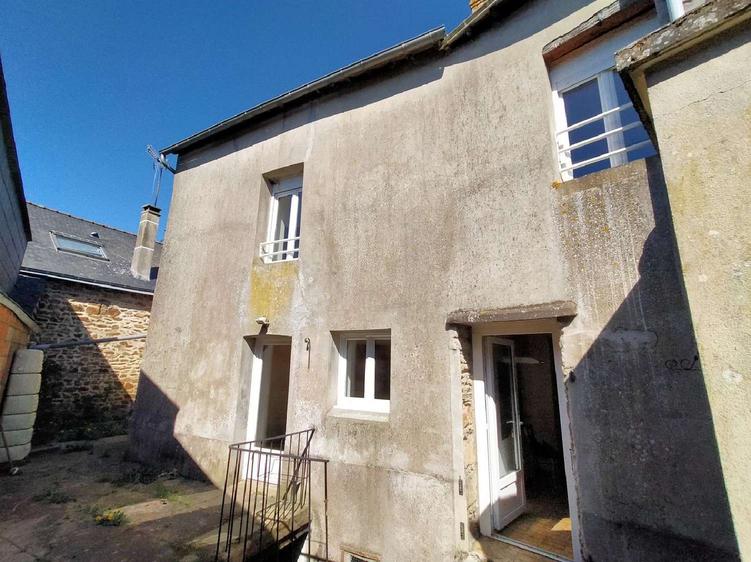  à vendre maison Courcité Mayenne 1