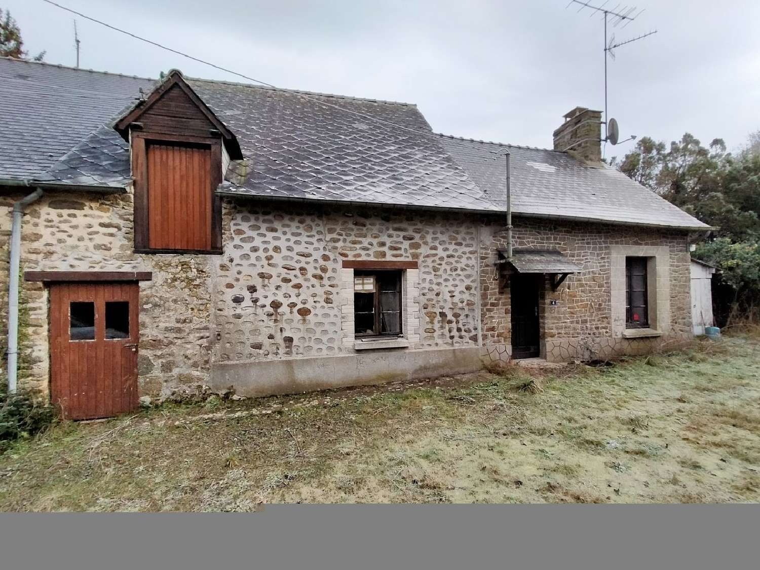  te koop huis Courcité Mayenne 1