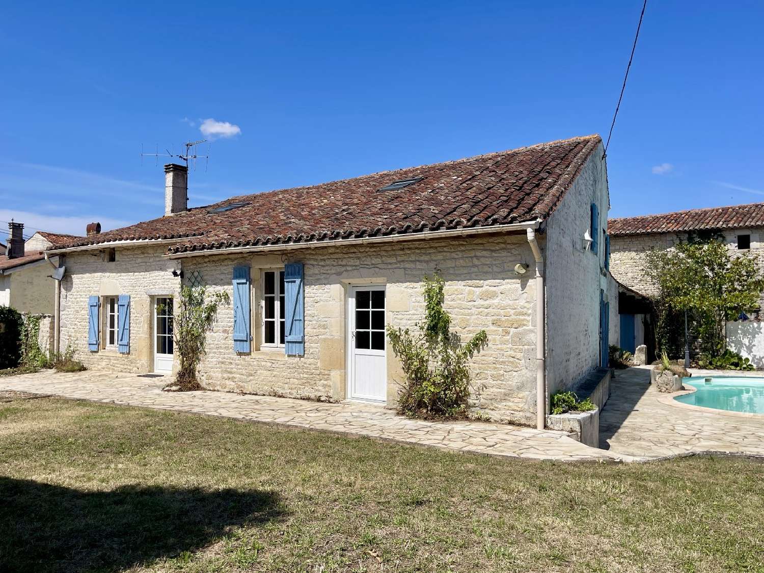 for sale house Fontaine-Chalendray Charente-Maritime 1