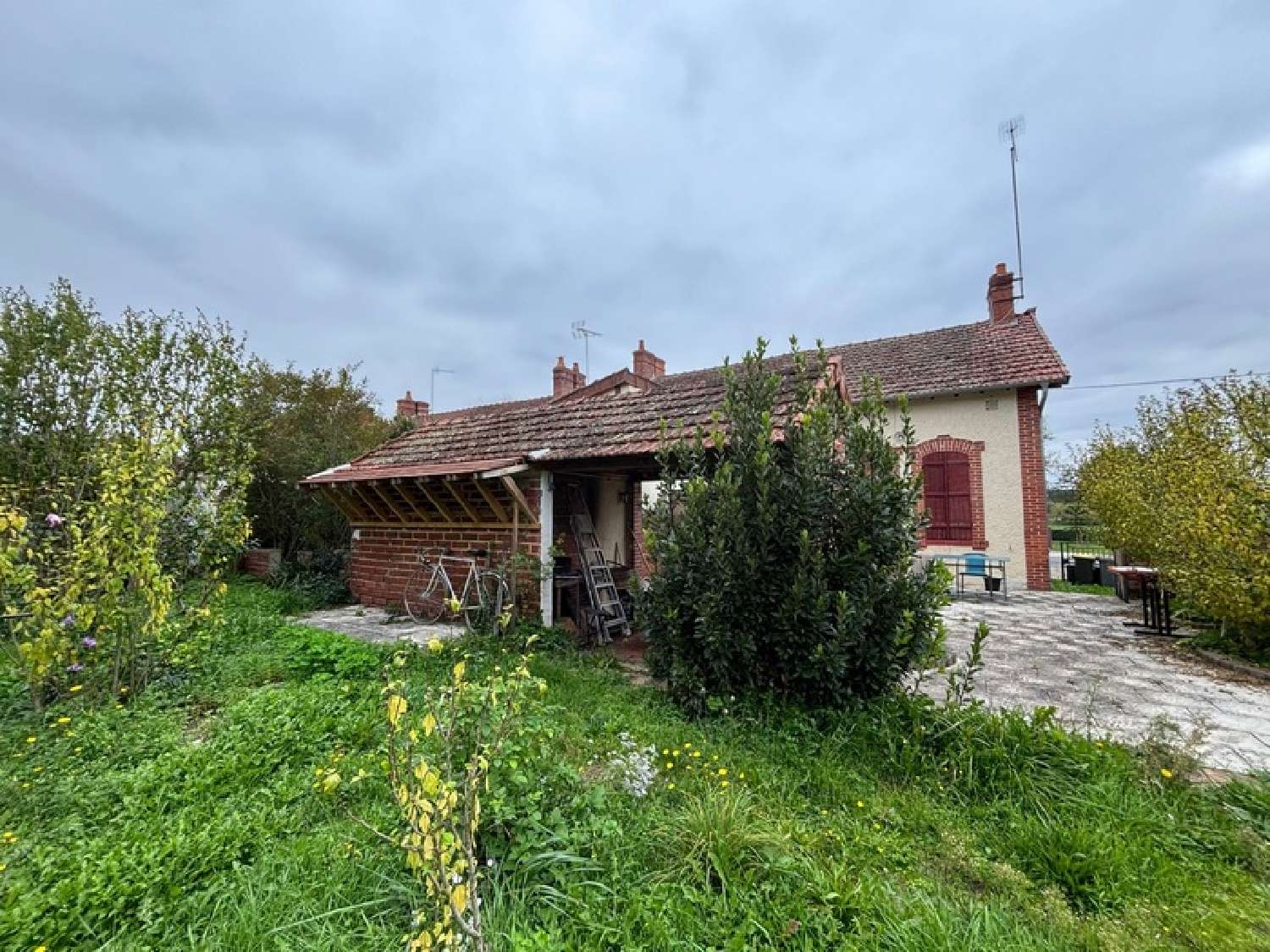 for sale house La Guerche-sur-l'Aubois Cher 2