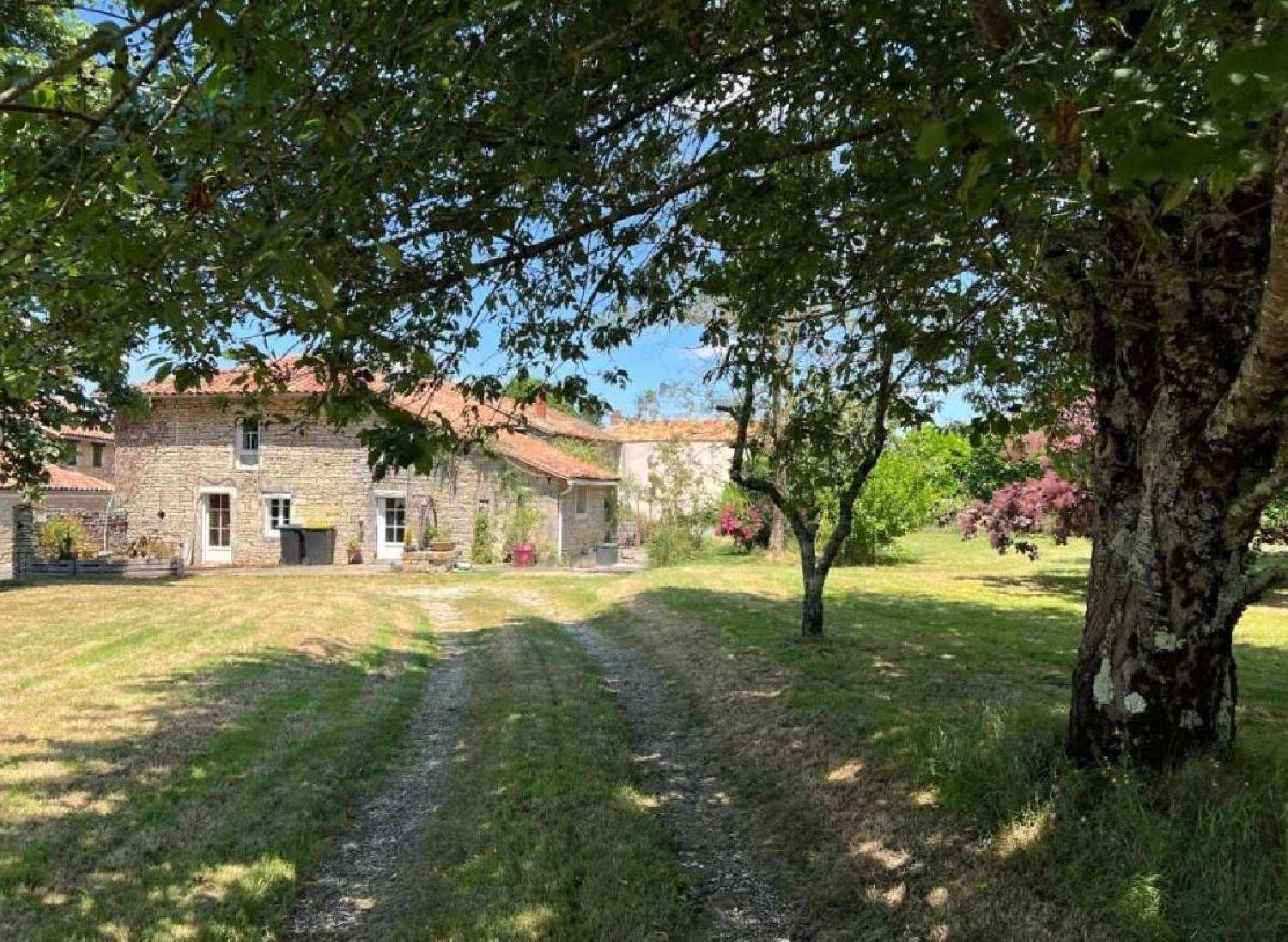à vendre maison Nanteuil-en-Vallée Charente 1